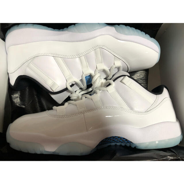 Air Jordan 11 low legend blueスニーカー