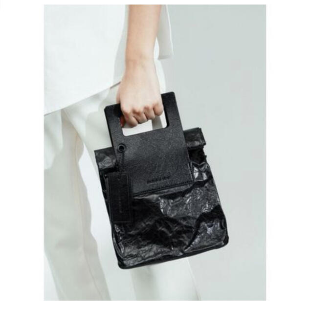 Charles and Keith(チャールズアンドキース)のCharles&Keith Crumpled-Effect Tote Bag レディースのバッグ(ショルダーバッグ)の商品写真