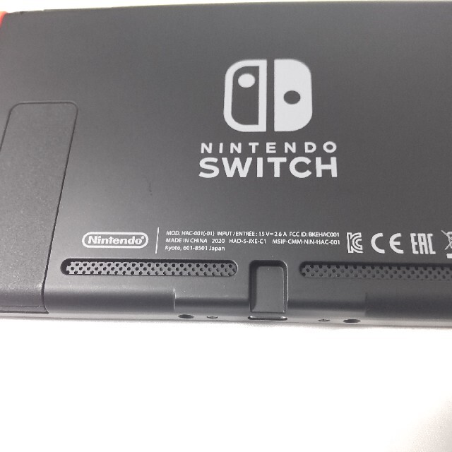 Nintendo Switch(ニンテンドースイッチ)のNintendo Switch 新型ネオンブルー/ネオンレッド 美品 エンタメ/ホビーのゲームソフト/ゲーム機本体(家庭用ゲーム機本体)の商品写真