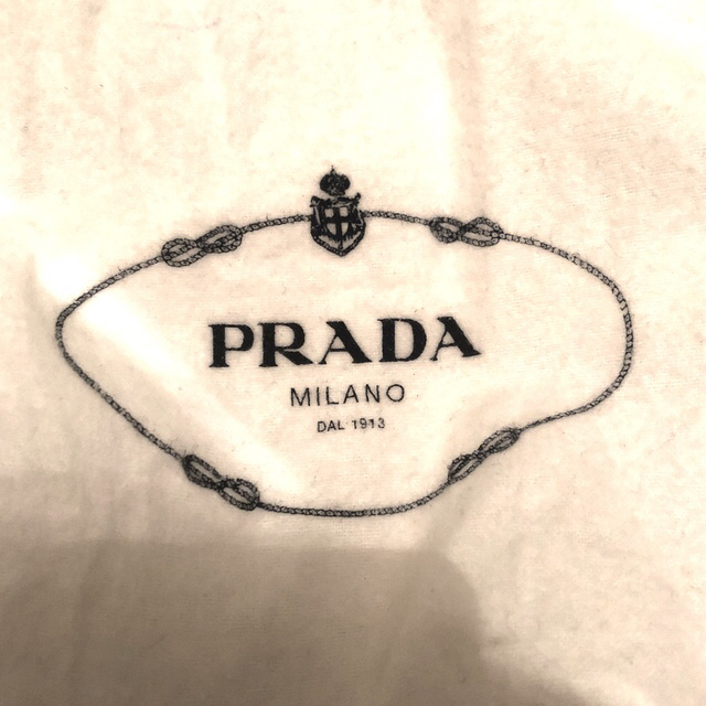 PRADA(プラダ)の【最終価格】プラダ　ショルダー バッグ 黒  ビジュー エナメル 美品 レディースのバッグ(ショルダーバッグ)の商品写真