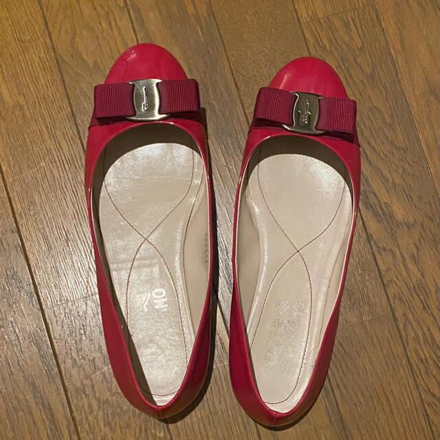 Salvatore Ferragamo(サルヴァトーレフェラガモ)のユリア様専用　フェラガモ　フラットシューズ レディースの靴/シューズ(バレエシューズ)の商品写真