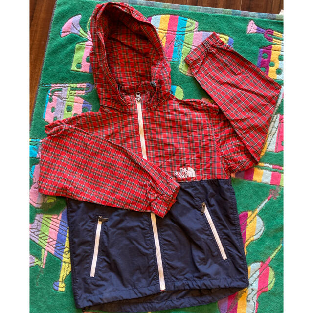 THE NORTH FACE(ザノースフェイス)のTHE NORTH FACE キッズ　マウンテンパーカー　130 キッズ/ベビー/マタニティのキッズ服女の子用(90cm~)(ジャケット/上着)の商品写真