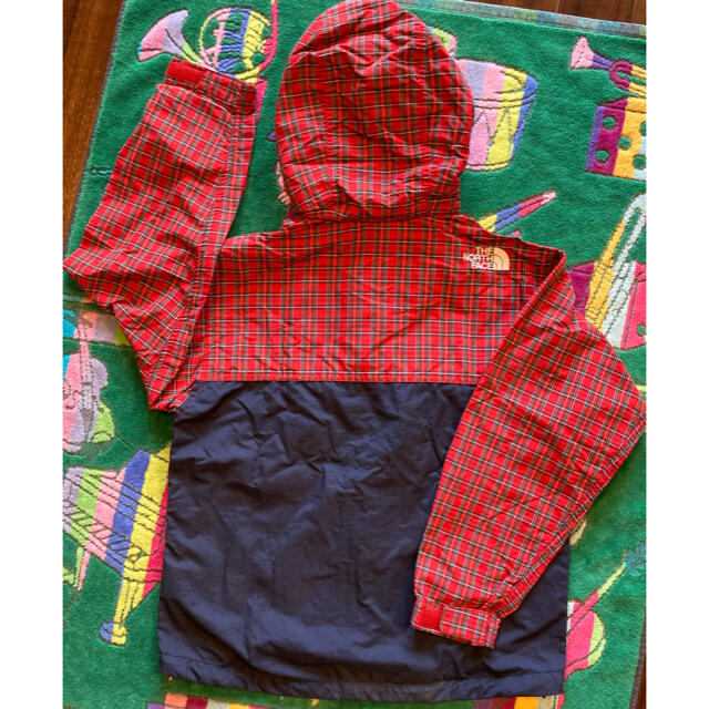 THE NORTH FACE(ザノースフェイス)のTHE NORTH FACE キッズ　マウンテンパーカー　130 キッズ/ベビー/マタニティのキッズ服女の子用(90cm~)(ジャケット/上着)の商品写真