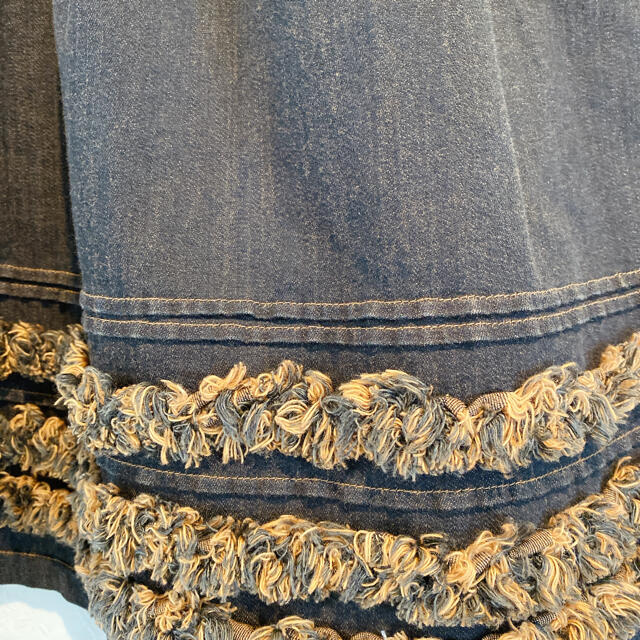 M'S GRACY(エムズグレイシー)のエムズグレイシーデニムフリンジスカート レディースのスカート(ひざ丈スカート)の商品写真
