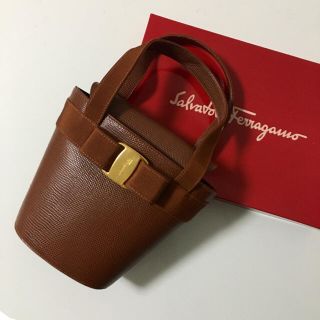 サルヴァトーレフェラガモ(Salvatore Ferragamo)の超美品♡フェラガモ♡ヴァラリボン♡(ハンドバッグ)