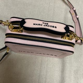 「MARC JACOBS THE BOX 20 ショルダーバック ピンク」に近い商品