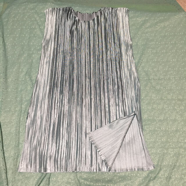 PLEATS PLEASE ISSEY MIYAKE(プリーツプリーズイッセイミヤケ)のpleats pleaseチュニックワンピース光沢 レディースのワンピース(ひざ丈ワンピース)の商品写真