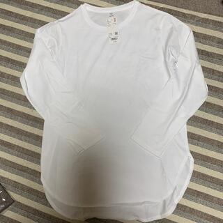 ユニクロ(UNIQLO)の新品　ユニクロ　コットンロングシャツテールT（長袖）白　 L ランドヘム(Tシャツ(長袖/七分))