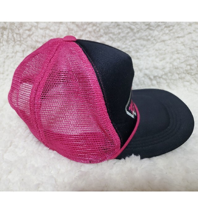 VANS(ヴァンズ)のVANS ピンク×ブラック スナップバック メッシュキャップ メンズの帽子(キャップ)の商品写真