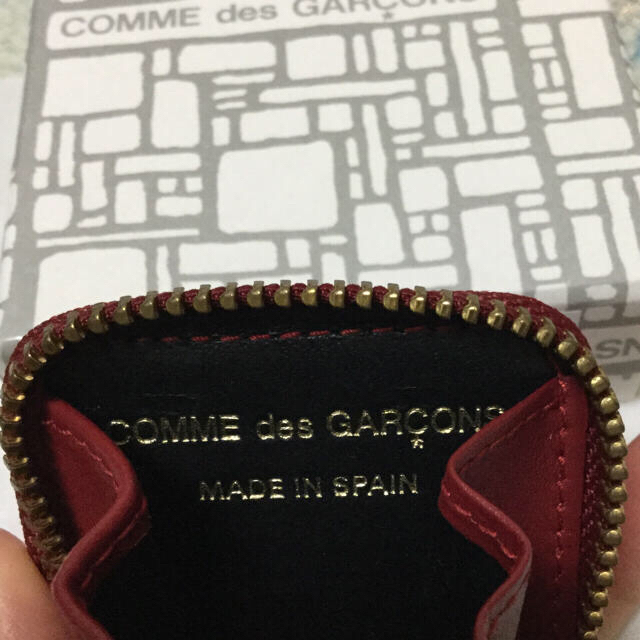COMME des GARCONS(コムデギャルソン)の新品未使用★コムデギャルソン コインケース エンボスレッド レディースのファッション小物(コインケース)の商品写真