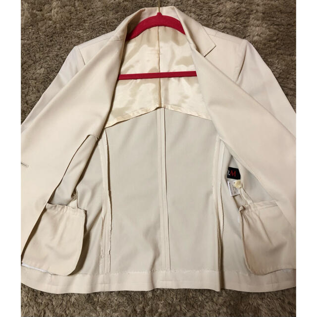 V.O.M ジャケット 七分袖 ベージュ レディースのジャケット/アウター(テーラードジャケット)の商品写真