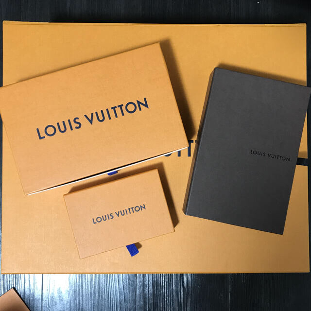LOUIS VUITTON(ルイヴィトン)のLOUIS VUITTON 箱　 インテリア/住まい/日用品のオフィス用品(ラッピング/包装)の商品写真