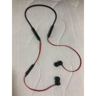 アップル(Apple)のBeatsX 限定レッド　ジャンク品　(ヘッドフォン/イヤフォン)