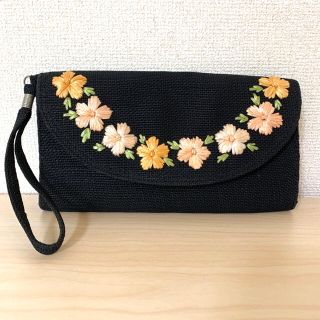 マウジー(moussy)のマウジー☆クラッチバッグ☆刺繍☆未使用(クラッチバッグ)