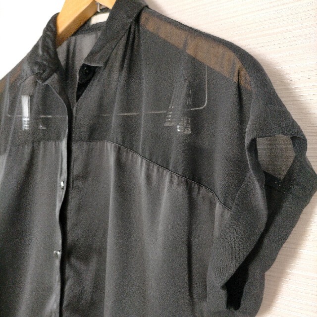 GU(ジーユー)のGU シースルー×サテン フレンチ袖シャツ レディースのトップス(シャツ/ブラウス(半袖/袖なし))の商品写真