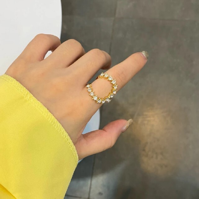 ZARA(ザラ)のクリスタル デザインリング 指輪 ゴールドリング レディースのアクセサリー(リング(指輪))の商品写真