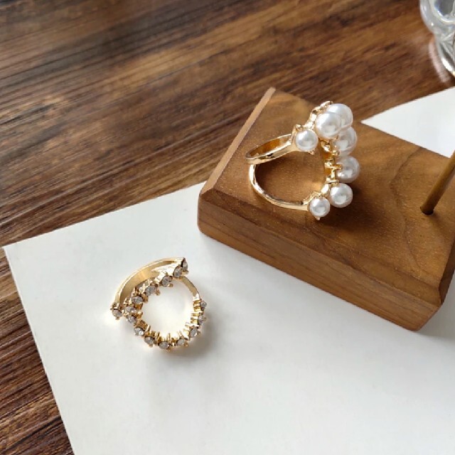 ZARA(ザラ)のクリスタル デザインリング 指輪 ゴールドリング レディースのアクセサリー(リング(指輪))の商品写真
