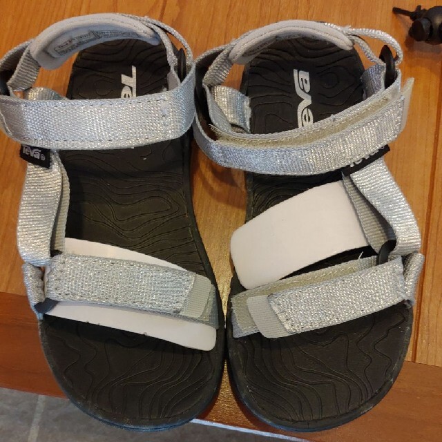 TEVA シルバーサンダル　19cm