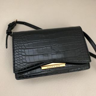 チャールズアンドキース(Charles and Keith)のチャールズアンドキース　ショルダーバッグ　美品(ショルダーバッグ)