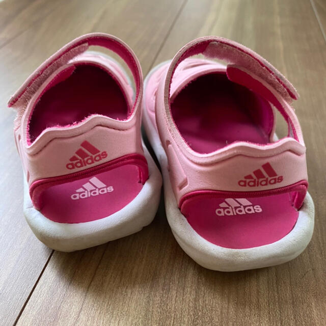 adidas(アディダス)のadidas 13cm ピンク キッズ/ベビー/マタニティのベビー靴/シューズ(~14cm)(サンダル)の商品写真