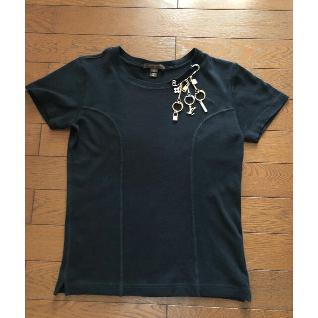 LOUIS VUITTON(ルイヴィトン)のルイ・ヴィトン　チャーム付きTシャツ メンズのトップス(Tシャツ/カットソー(半袖/袖なし))の商品写真