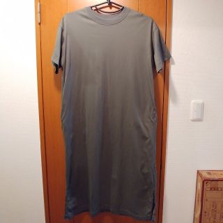 ユニクロ(UNIQLO)のＴシャツロングワンピース　XL　ﾓｽｸﾞﾘｰﾝ　ユニクロ(ロングワンピース/マキシワンピース)