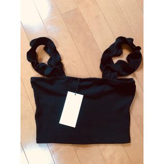 ザラ(ZARA)の【新品】フリルトップス (カットソー(半袖/袖なし))