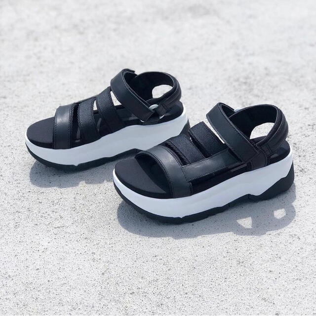 BEAUTY&YOUTH UNITED ARROWS(ビューティアンドユースユナイテッドアローズ)のTEVA テバ ザモラ ビューティーアンドユース別注  レディースの靴/シューズ(サンダル)の商品写真