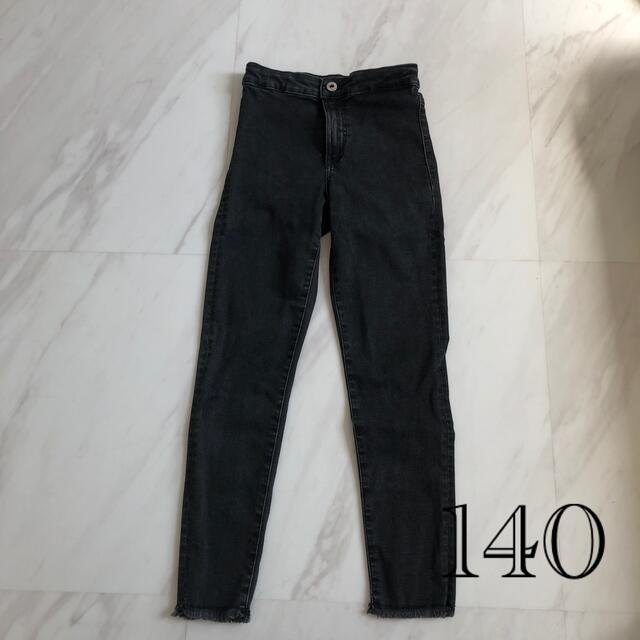 ZARA KIDS(ザラキッズ)のZARAブラックストレッチジーンズ＊140＊ キッズ/ベビー/マタニティのキッズ服女の子用(90cm~)(パンツ/スパッツ)の商品写真