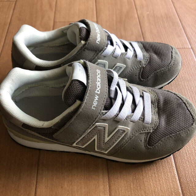 New Balance(ニューバランス)の子供ニューバランス996グレー美品20cm キッズ/ベビー/マタニティのキッズ靴/シューズ(15cm~)(スニーカー)の商品写真