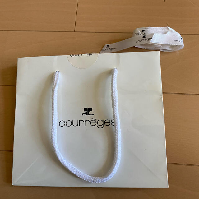 Courreges(クレージュ)のCOURREGES ショップ袋　白　※リボン付 レディースのバッグ(ショップ袋)の商品写真