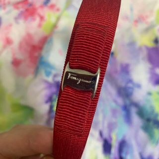 サルヴァトーレフェラガモ(Salvatore Ferragamo)のフェラガモ　カチューシャ　赤　(カチューシャ)