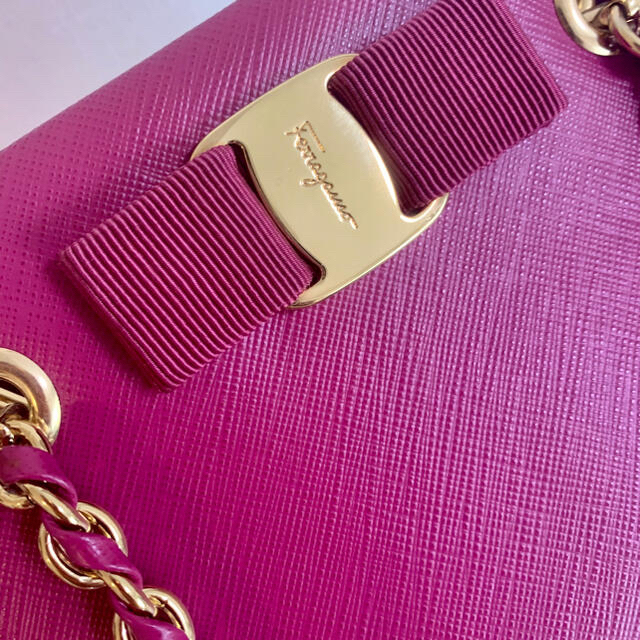 Ferragamo(フェラガモ)の【雛さま専用】　美品　フェラガモ  ショルダーバッグ　ピンク レディースのバッグ(ショルダーバッグ)の商品写真