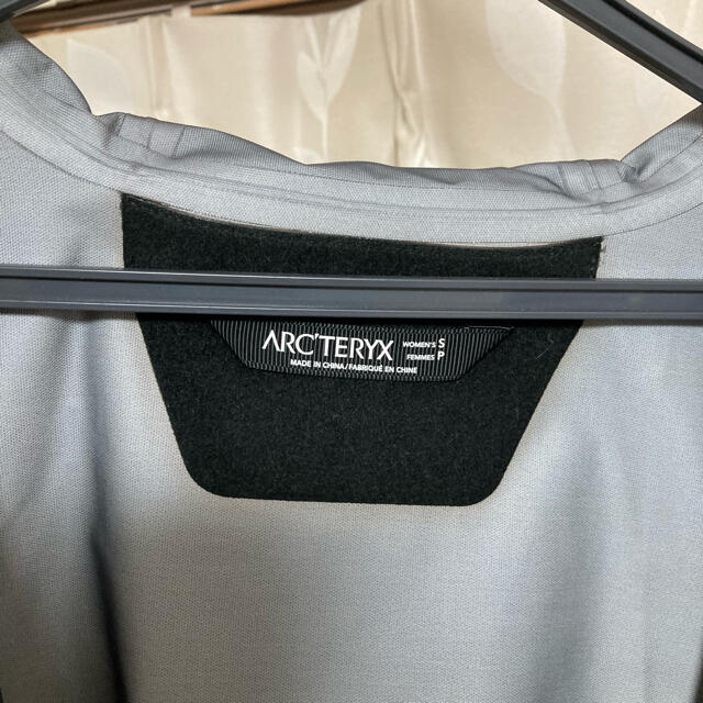 ARC'TERYX(アークテリクス)のアークテリクス　レインコート レディースのファッション小物(レインコート)の商品写真