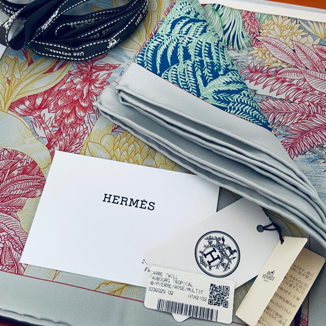 Hermes(エルメス)の◆新品◆ エルメス　Hermès   カレ 90 フォーブルトロピカル レディースのファッション小物(バンダナ/スカーフ)の商品写真