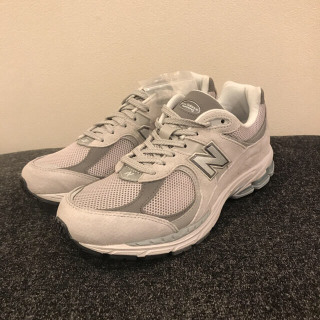 New Balance(ニューバランス)のラスト新品NEW BALANCE ML2002R0グレー　GRAY27.0cm メンズの靴/シューズ(スニーカー)の商品写真