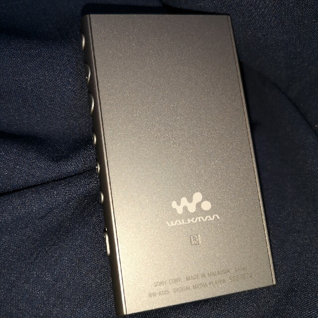 WALKMAN(ウォークマン)のWALKMAN　A105(イヤホンなし)　16GB スマホ/家電/カメラのオーディオ機器(ポータブルプレーヤー)の商品写真