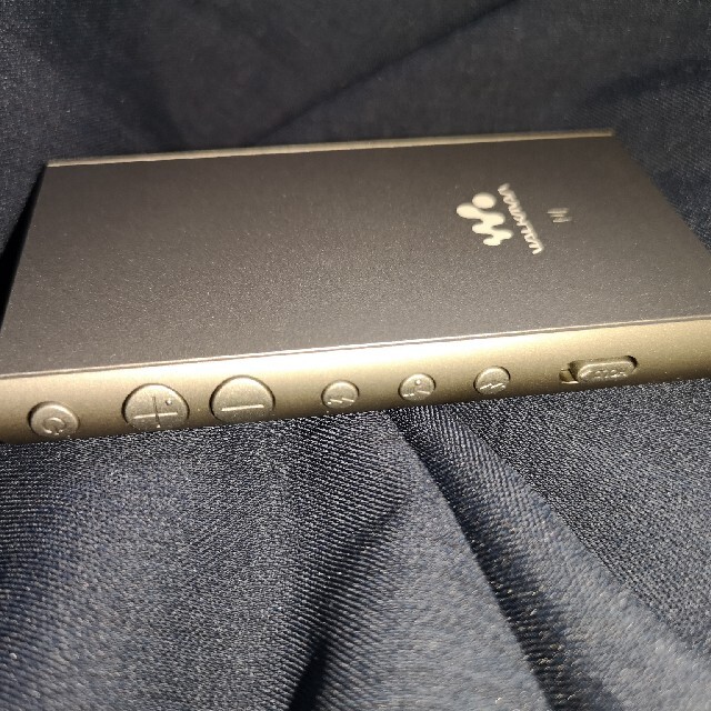 WALKMAN(ウォークマン)のWALKMAN　A105(イヤホンなし)　16GB スマホ/家電/カメラのオーディオ機器(ポータブルプレーヤー)の商品写真