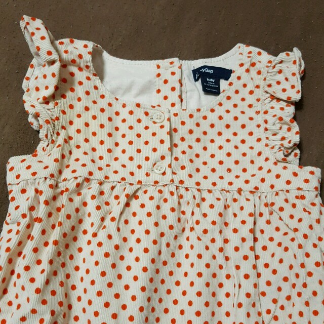 babyGAP(ベビーギャップ)のbaby GAPのドット柄ロンパース キッズ/ベビー/マタニティのベビー服(~85cm)(ロンパース)の商品写真