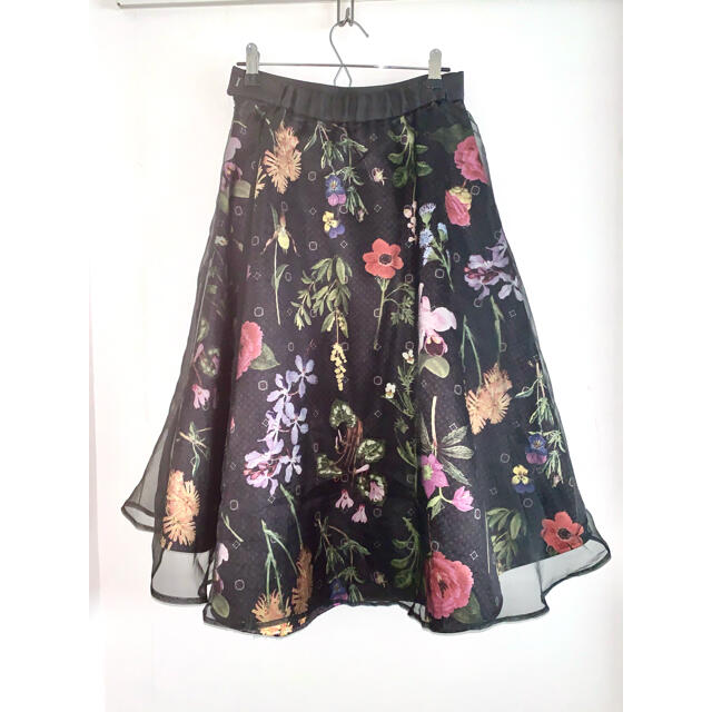 STUDIOUS(ステュディオス)のユナイテッドトウキョウ　フラワープリントフレアスカート レディースのスカート(ひざ丈スカート)の商品写真