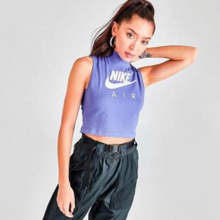 新品 NIKE タンクトップ クロップド