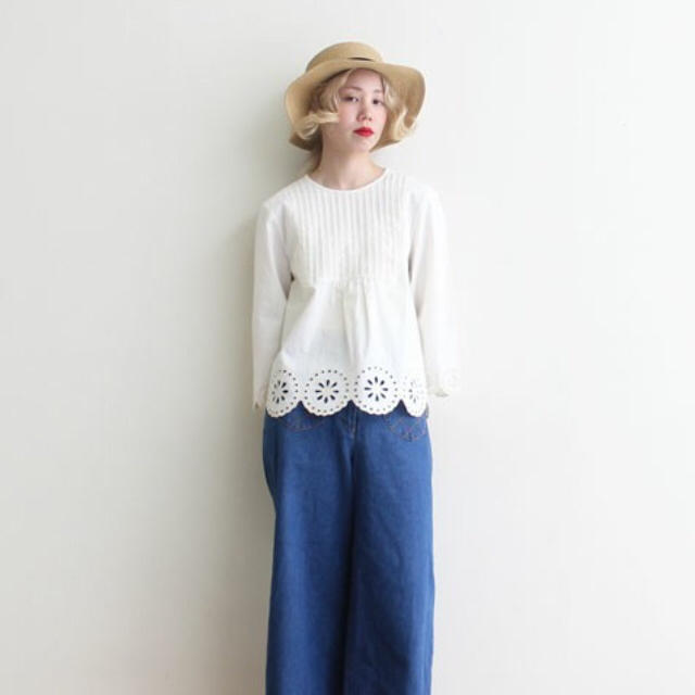 Dot&Stripes CHILDWOMAN(ドットアンドストライプスチャイルドウーマン)のカットワーク ブラウス レディースのトップス(シャツ/ブラウス(長袖/七分))の商品写真