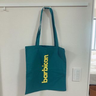 ヤエカ(YAECA)のおしゃれな人が使ってる！ロンドンの美術館Barbican tote bag(トートバッグ)