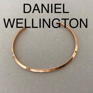 ダニエルウェリントン(Daniel Wellington)のダニエルウェリントン　バングル　ローズゴールド(ブレスレット/バングル)