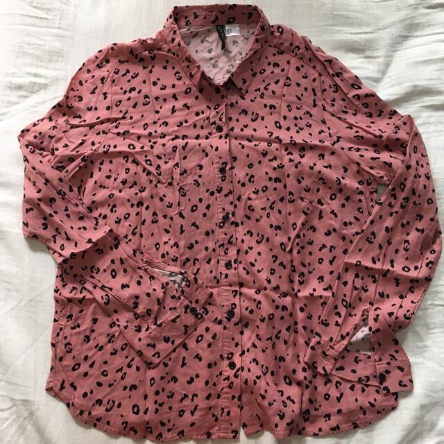 H&M(エイチアンドエム)のレオパード柄　長袖シャツ　くすみピンク レディースのトップス(シャツ/ブラウス(長袖/七分))の商品写真
