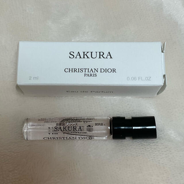 Christian Dior(クリスチャンディオール)の《値下げ》メゾン クリスチャンディオール サクラ パルファン  2ml コスメ/美容の香水(香水(女性用))の商品写真