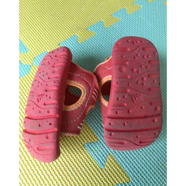 adidas(アディダス)のアディダス レッド ベビーサンダル 12センチ キッズ/ベビー/マタニティのベビー靴/シューズ(~14cm)(サンダル)の商品写真