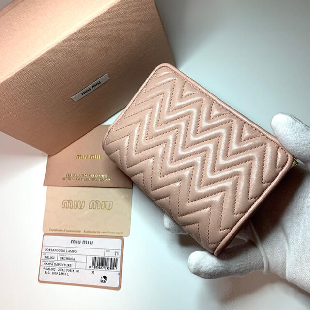 miumiu(ミュウミュウ)のMIU MIU ミュウミュウ　折り財布　 レディースのファッション小物(財布)の商品写真