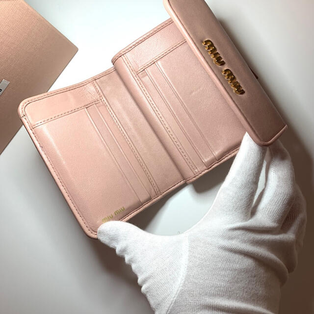 miumiu(ミュウミュウ)のMIU MIU ミュウミュウ　折り財布　 レディースのファッション小物(財布)の商品写真