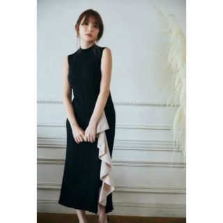 スナイデル(SNIDEL)のHerlipto Ruffled Two-tone Knit Dress(ロングワンピース/マキシワンピース)